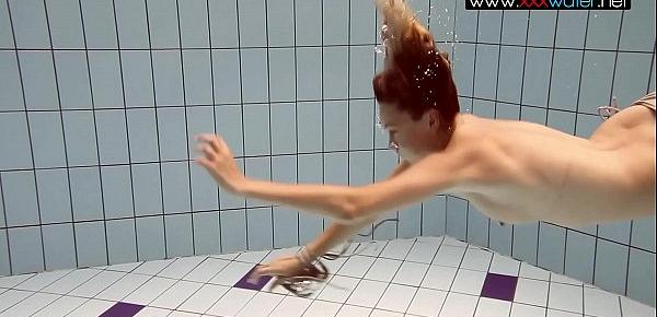  Bouncing boobs underwater